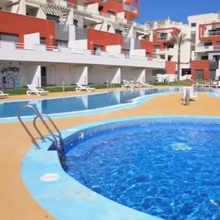 With 2 Bedrooms In , With Pool Access, Furnished Terrac Apartamento